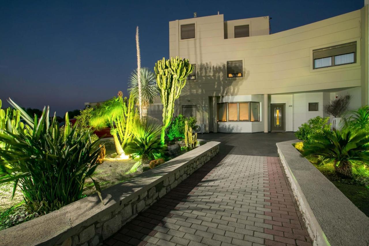 Des & Coo Luxury Villa With Private Pool Faliraki Exterior photo